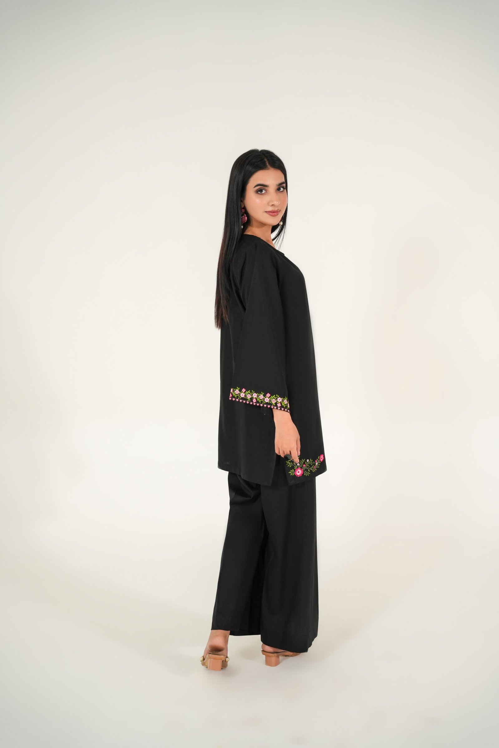 VIRA - Image 3